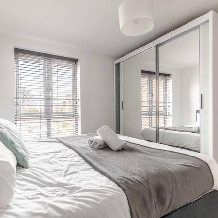 2 Bed & 2 Bath Cosy Apartment Slough- Free Parking Экстерьер фото
