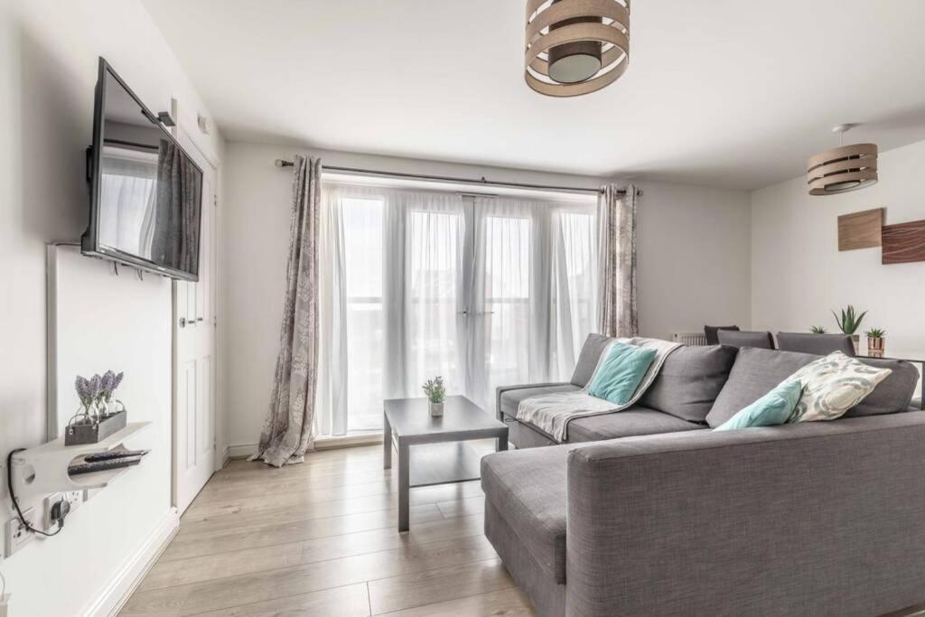 2 Bed & 2 Bath Cosy Apartment Slough- Free Parking Экстерьер фото