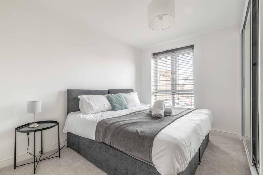 2 Bed & 2 Bath Cosy Apartment Slough- Free Parking Экстерьер фото