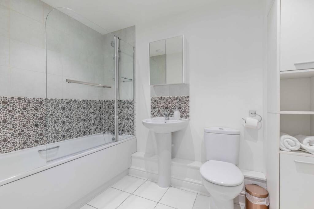 2 Bed & 2 Bath Cosy Apartment Slough- Free Parking Экстерьер фото